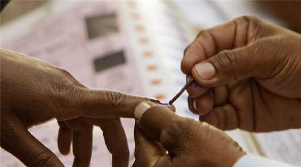 Voting begins in Gujarat